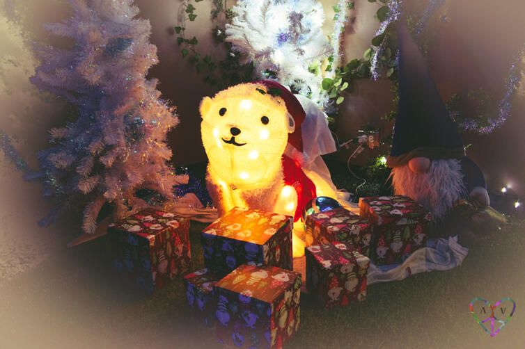 Adorable illuminated seal decoration in Atlas Escape Rooms' Christmas Enchanted Inn game